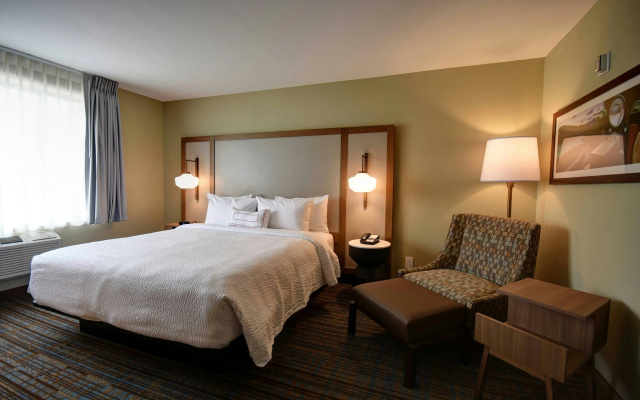 photo 3 of Fairfield Inn & Suites by Marriott Milwaukee North