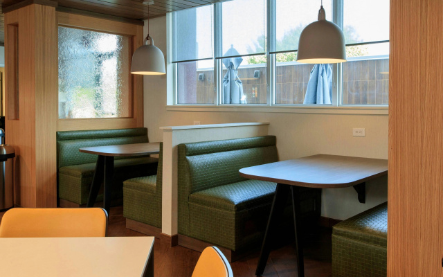 photo 2 of Fairfield Inn & Suites by Marriott Philadelphia Valley Forge/Great Valley
