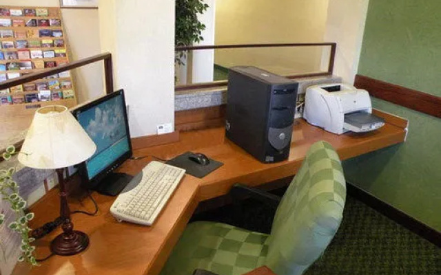 photo 2 of Fairfield Inn And Suites Indianapolis East
