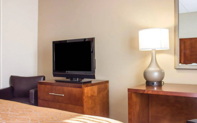 photo 4 of Comfort Inn Syosset-Long Island