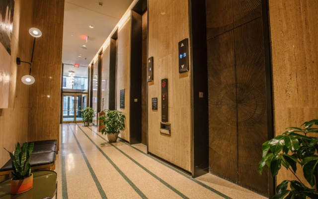 photo 2 of Fairlane Hotel