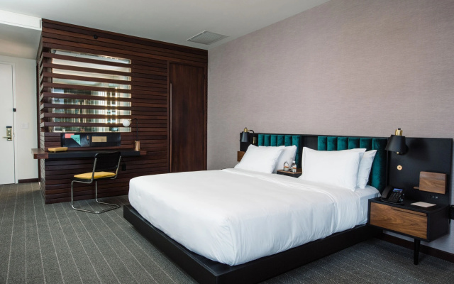 photo 4 of Fairlane Hotel