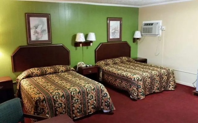 photo 2 of Fairway Inn