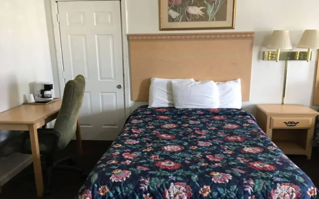 photo 4 of Fairway Inn