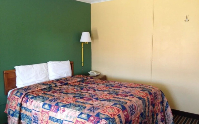 photo 3 of Family Budget Inn