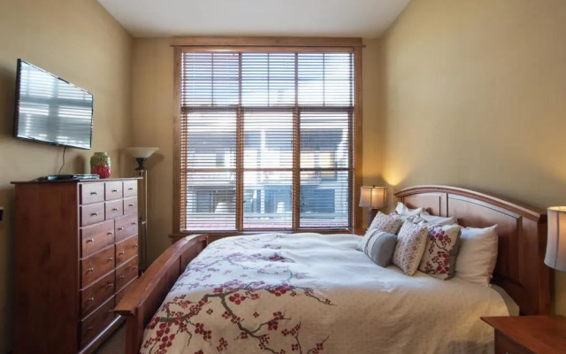 photo 3 of Family Friendly Residence in Village at Northstar! - Iron Horse North 105