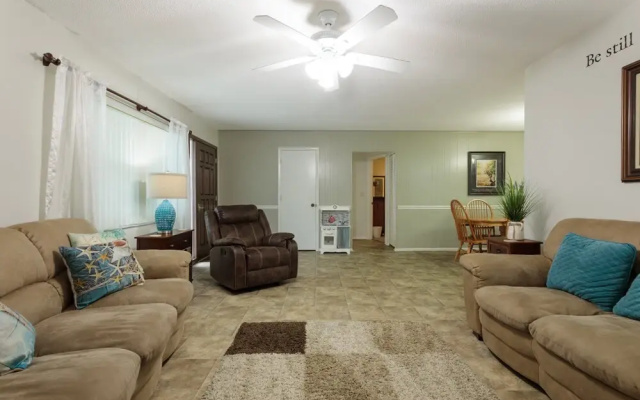 photo 3 of Bahia Vista Villa~15 Minutes to Beaches~sleeps 10