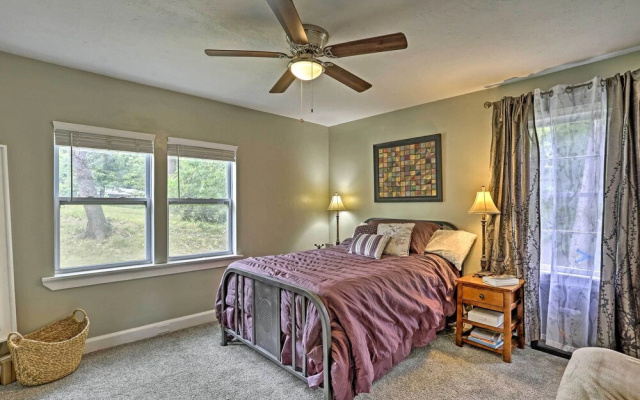 photo 4 of Family-friendly Escape ~ 6 Mi to City Center!