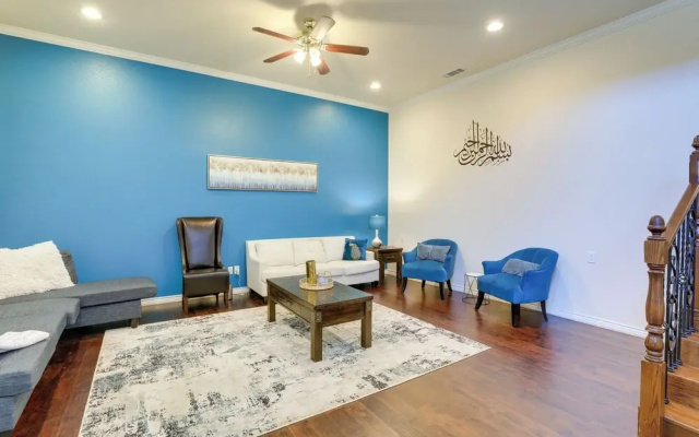 photo 3 of Family-friendly Irving Townhome w/ Yard!