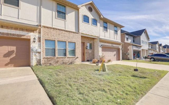 photo 5 of Family-friendly Irving Townhome w/ Yard!