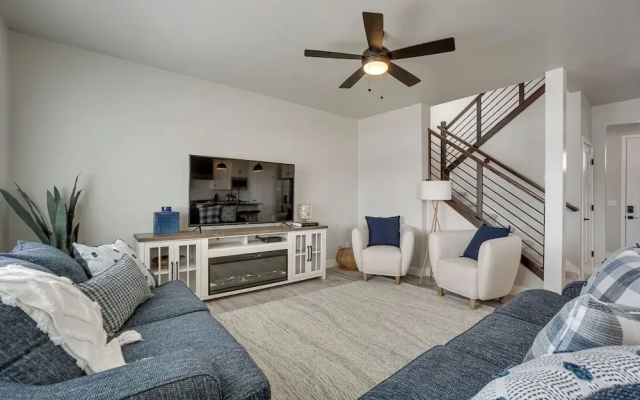 photo 2 of Family-friendly Townhome ~ 2 Mi to Windsor Lake!