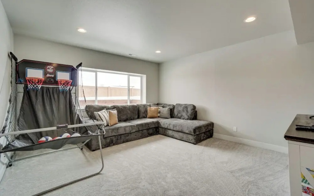 photo 4 of Family-friendly Townhome ~ 2 Mi to Windsor Lake!