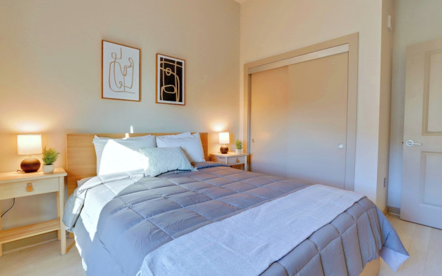 photo 4 of Fantastic 2BR Condo at Crystal City