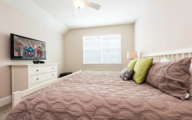 photo 2 of Fantastic 3 bed home with a pool