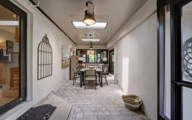 photo 2 of Fantastic 3 Bedroom Heated Salt Pool Home 3 Blocks From Wilton Drive