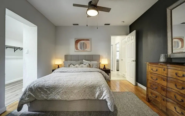 photo 4 of Fantastic 3 Bedroom Heated Salt Pool Home 3 Blocks From Wilton Drive