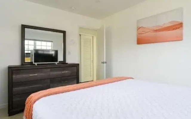 photo 4 of Fantastic 3Bedrooms House with Pool 6mins to Ocean