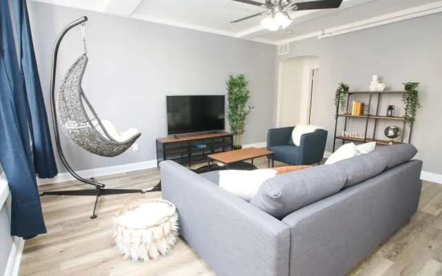 photo 2 of Fantastic Comfort! Downtown + Old City! Sleeps 5!