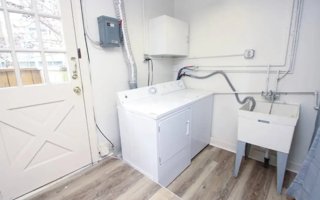 photo 5 of Fantastic Comfort! Downtown + Old City! Sleeps 5!