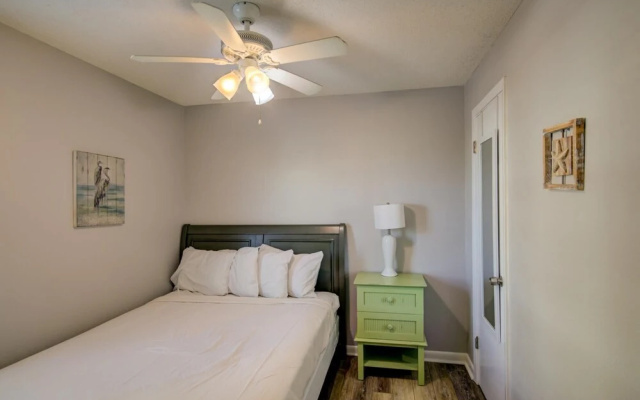 photo 2 of Fantastic Condo in Gulf Shores Directly on the Beach With Pool Covered Parking