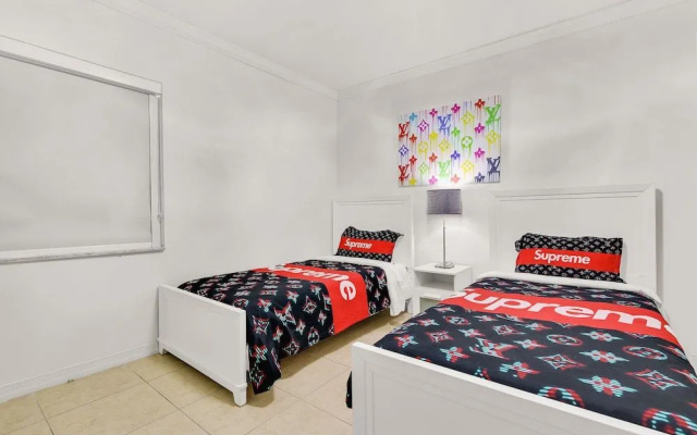 photo 5 of "Fantastic House 5min to Brickell w/ Pool & Tub".