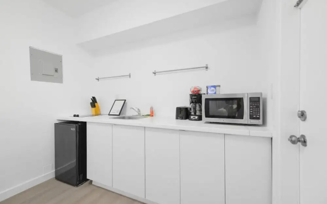 photo 2 of Fantastic Studio 15 min from The Beach
