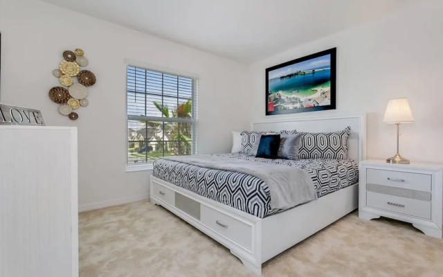 photo 3 of Fantastic Villa With Themed Rooms! Enjoy This Golf Community, Close to Parks. - 6bd, 5BA