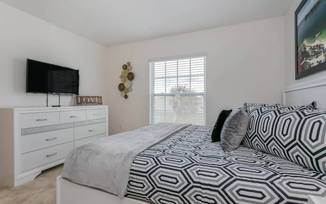 photo 4 of Fantastic Villa With Themed Rooms! Enjoy This Golf Community, Close to Parks. - 6bd, 5BA