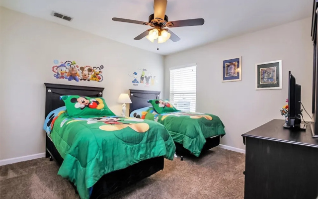 photo 2 of Fantastically Decorated 4 bed 3 Bath