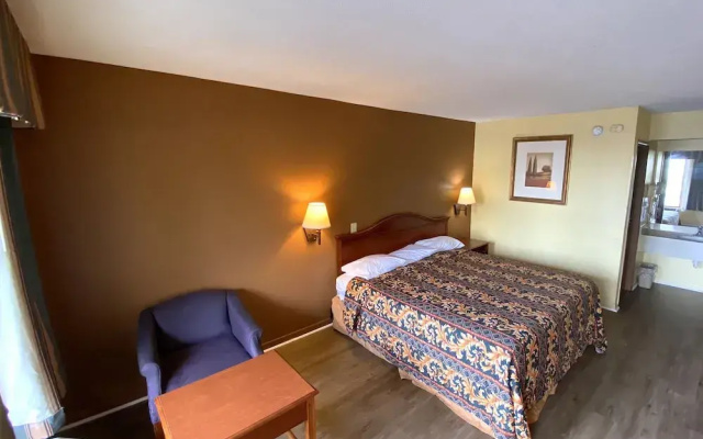 photo 3 of Red Roof Inn & Suites Monroe, NC
