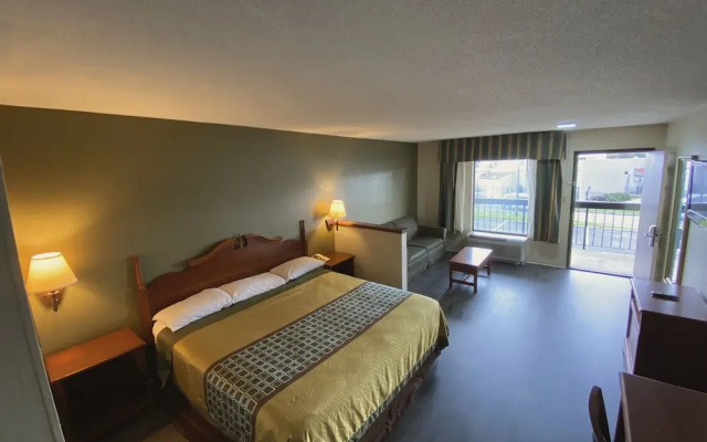 photo 4 of Red Roof Inn & Suites Monroe, NC
