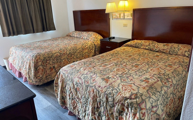 photo 2 of Farmington Inn