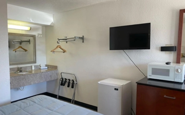 photo 4 of Farmington Inn