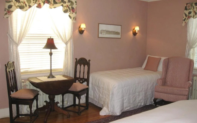 photo 2 of Farnam Guest House
