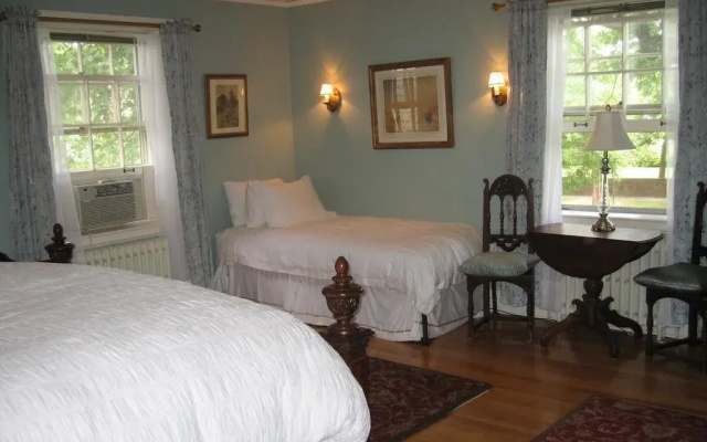 photo 4 of Farnam Guest House
