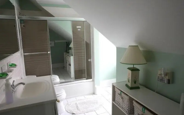 photo 5 of Farnam Guest House