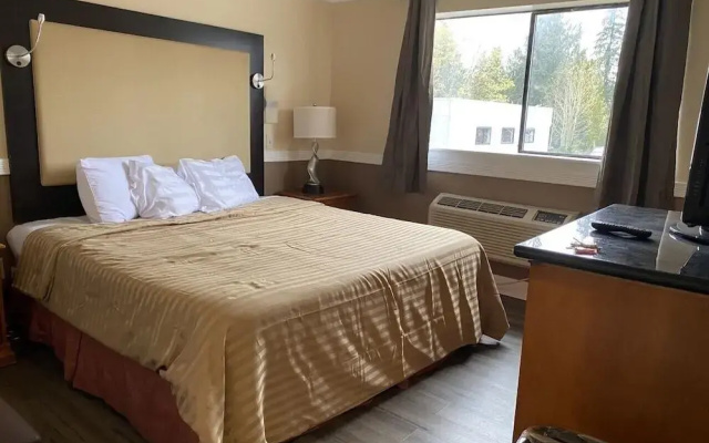 photo 3 of Farwest Motel