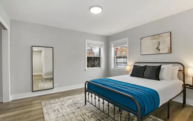 photo 3 of Fascinating 1BR Apartment in Skokie