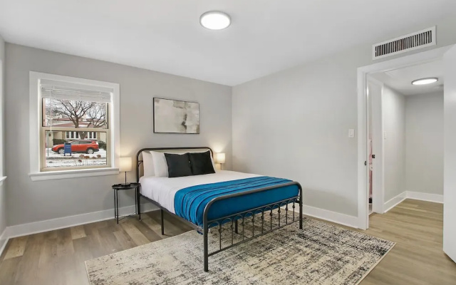 photo 4 of Fascinating 1BR Apartment in Skokie