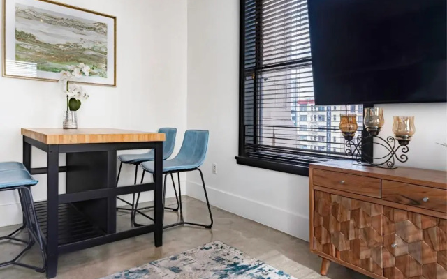 photo 2 of Fashion Loft 2 bedroom Downtown