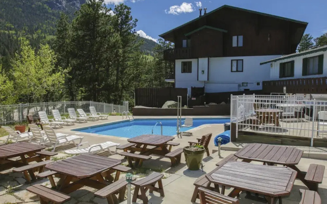 photo 4 of Fawn Valley Inn: 105