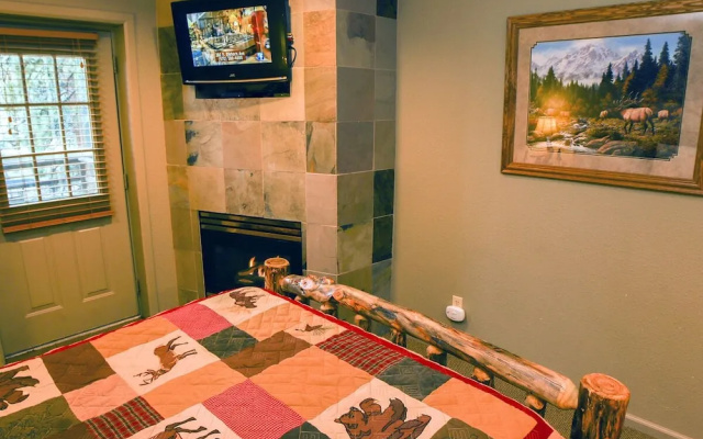 photo 2 of Fawn Valley Inn: 107