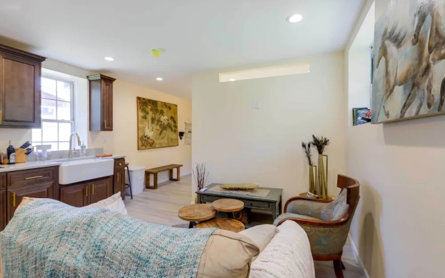 photo 2 of Fayetteville Guest House: Walk to Nature Preserve!