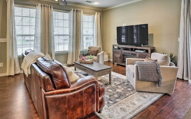 photo 2 of Fayetteville Home Near University of Arkansas!