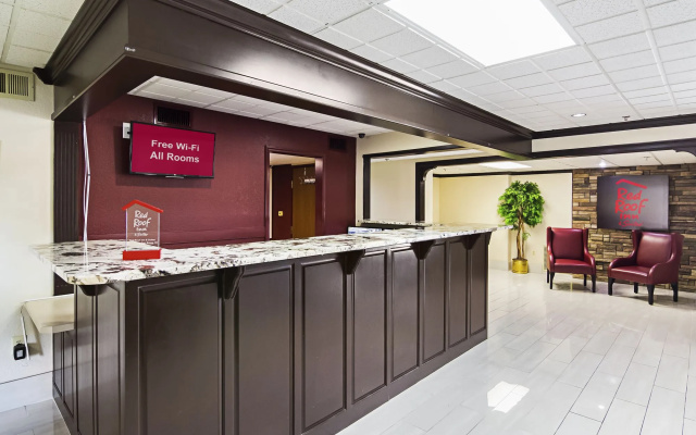photo 2 of Red Roof Inn & Suites Fayetteville - Fort Bragg