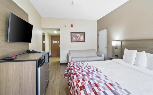 photo 5 of Red Roof Inn & Suites Fayetteville - Fort Bragg