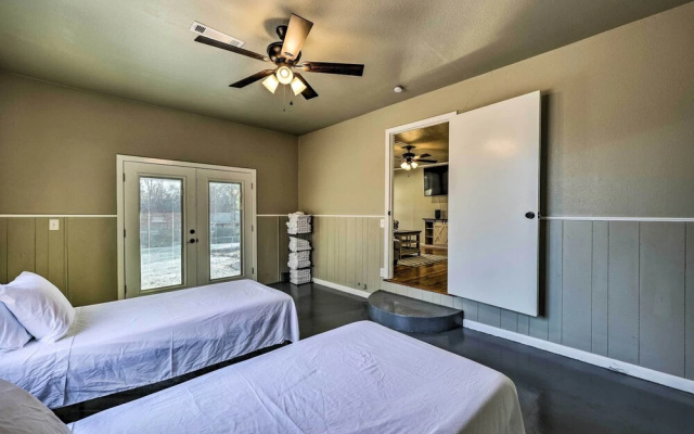 photo 5 of Fayetteville Vacation Rental - 2 Mi to Dtwn!