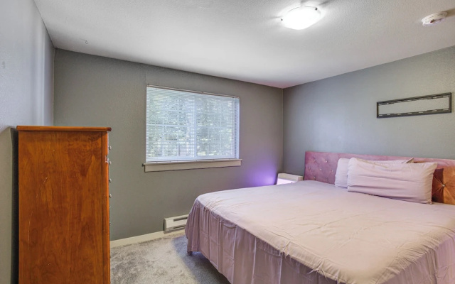 photo 4 of Federal Way Condo w/ Balcony: 21 Mi to Seattle!