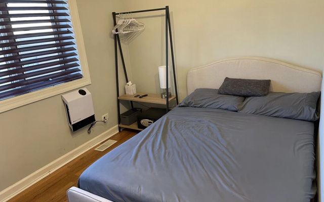 photo 2 of Feel At Home In Flo Bright Welcoming Private Room