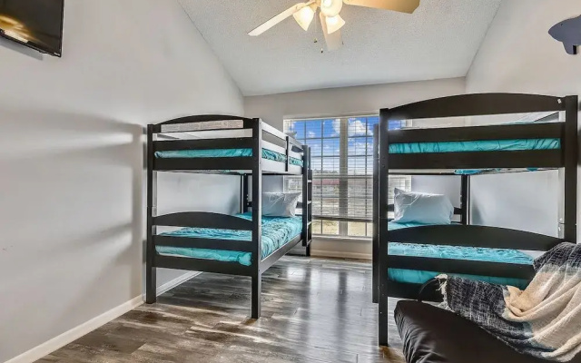 photo 3 of Feeling Tip'Sea by Book That Condo